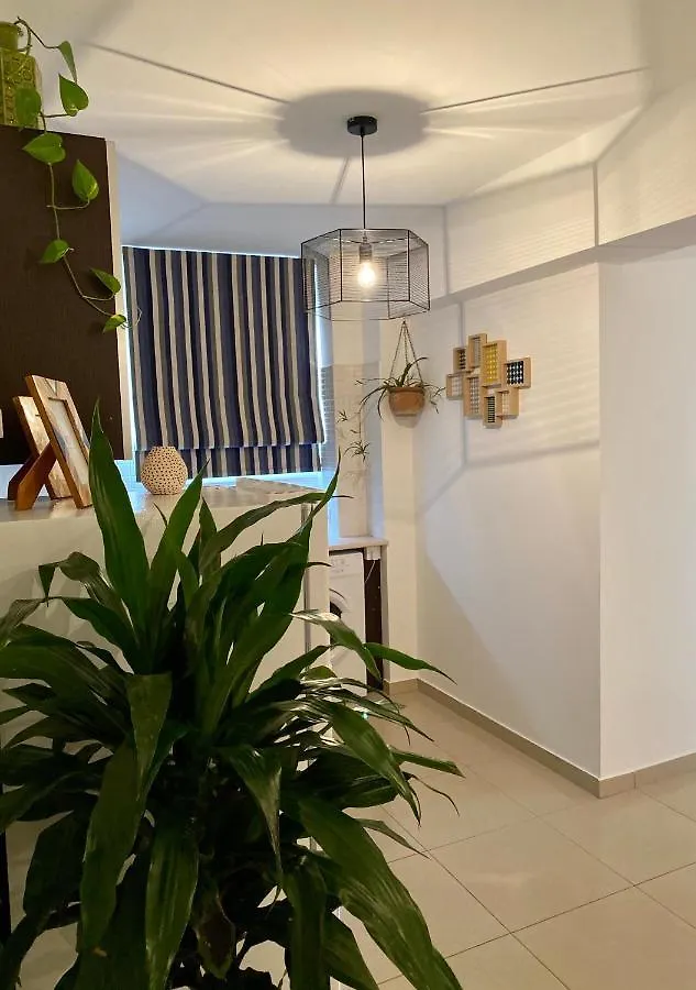 Fat Cow Apartment 102 Livadhia
