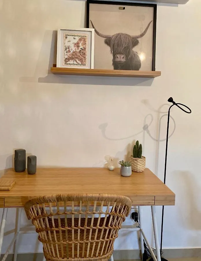 Fat Cow Apartment 102 Livadhia